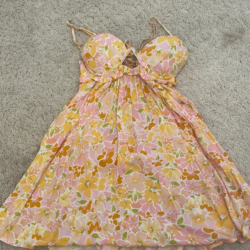 Isabelle’s cabinet dress! - Picture 1 of 2